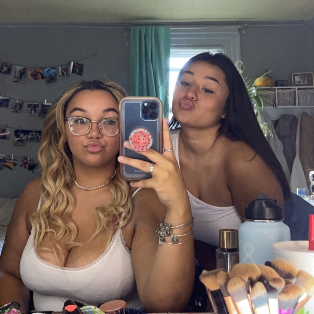 Meet your Posher, Mia